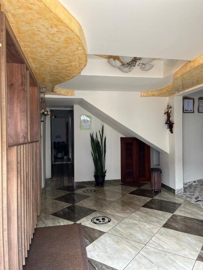 מניזאלס Hotel Babilonia מראה חיצוני תמונה